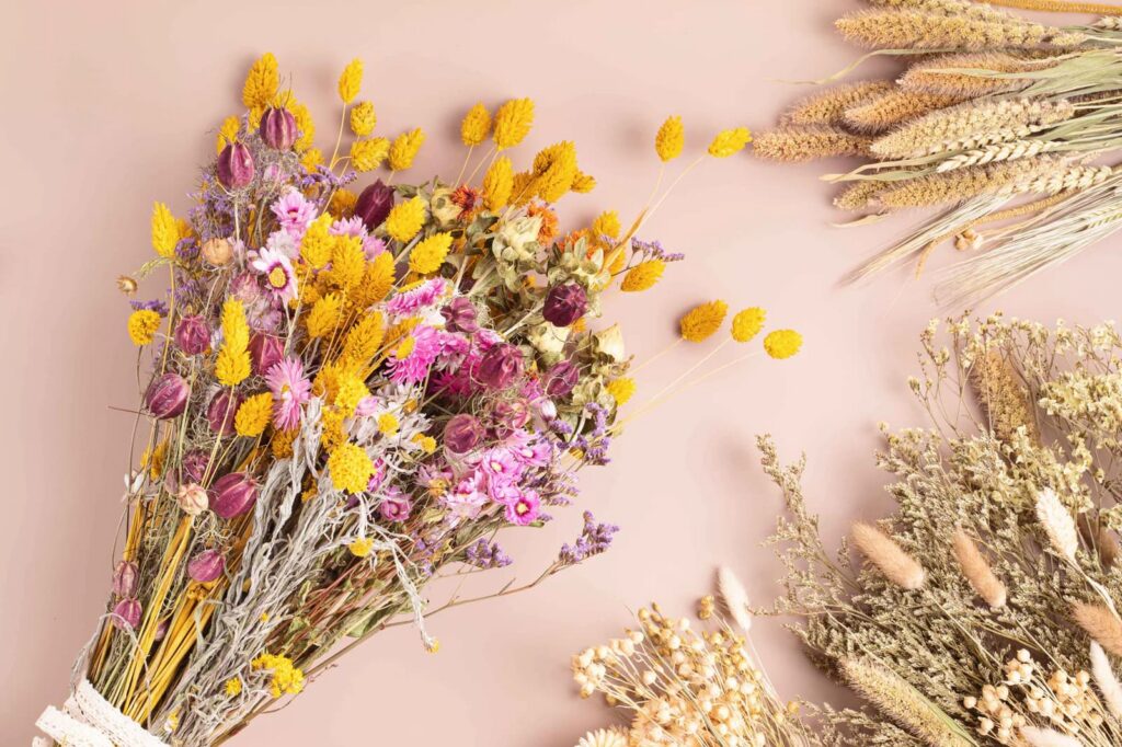 Wedding Bouquet Flowers: Choosing Stems That Last the Day


